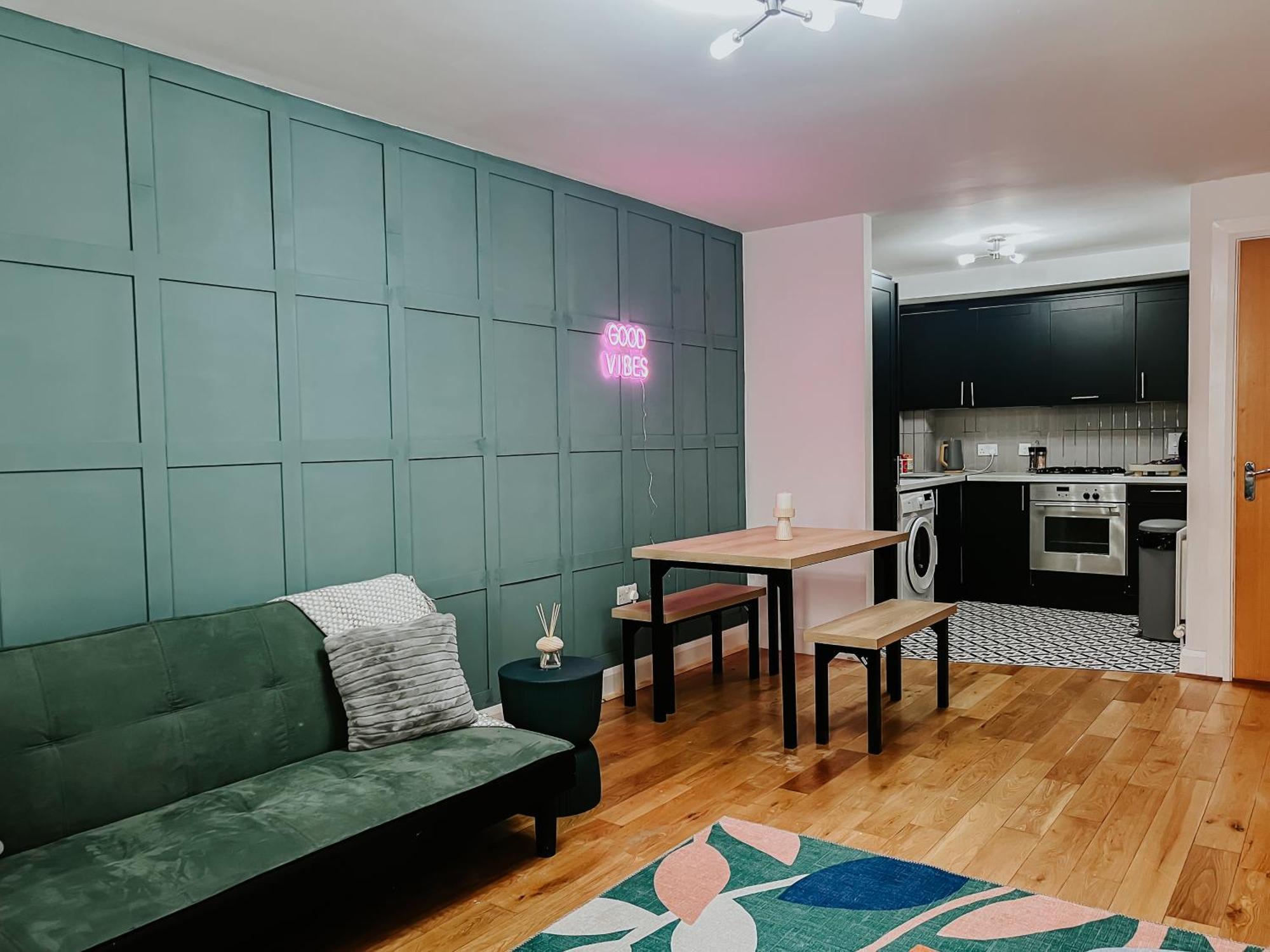 Whitehall Square Apartments- Queen'S Quarters Белфаст Екстериор снимка