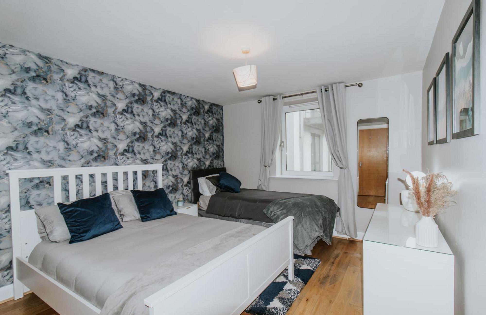 Whitehall Square Apartments- Queen'S Quarters Белфаст Екстериор снимка